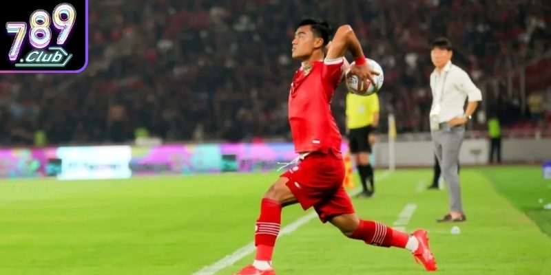 Đánh giá vai trò hậu vệ đường biên